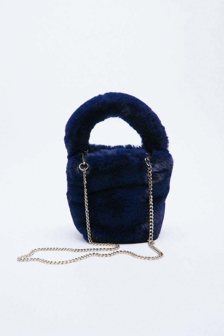 En dos colores y por 19,95 euros: la exitosa bandolera mini de Zara 2 Moncloa 6147810009 6 3 1 Moncloa