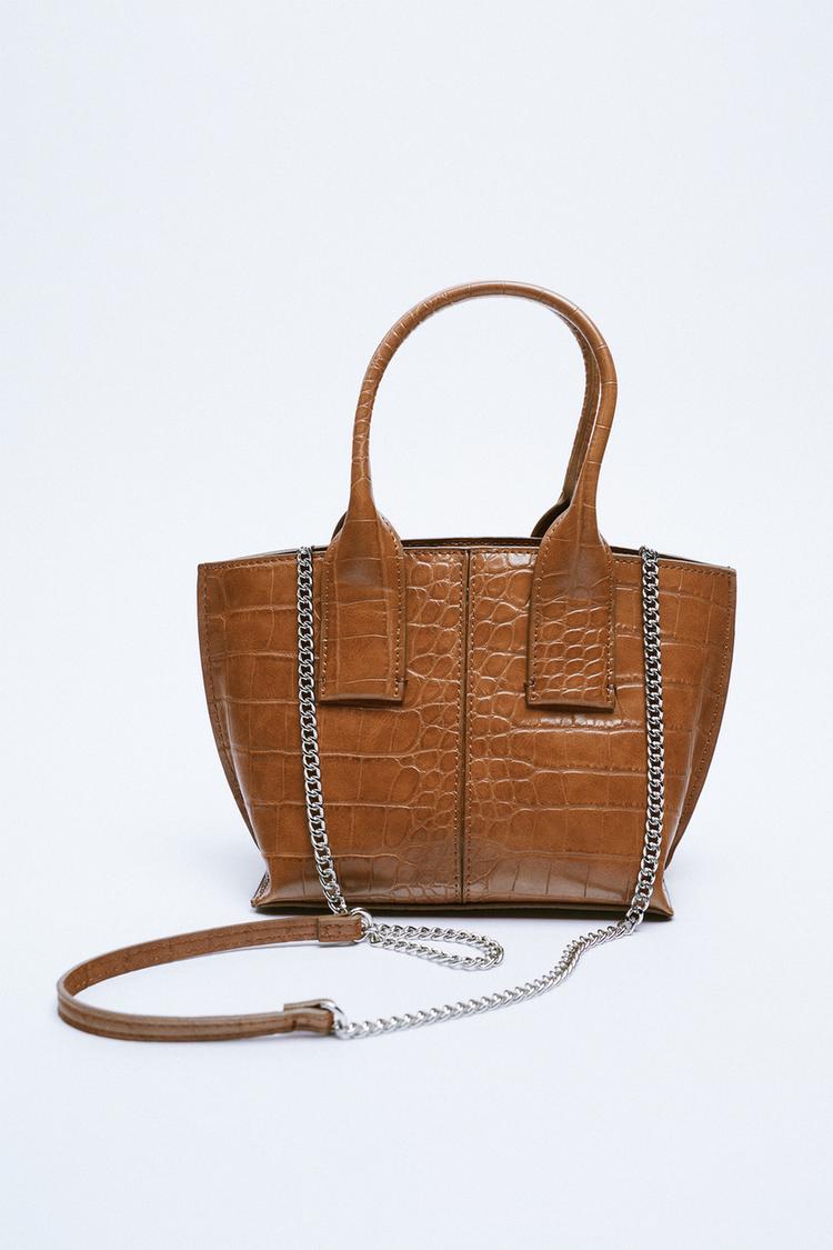 En dos colores y por 19,95 euros: la exitosa bandolera mini de Zara 5 Moncloa Zara