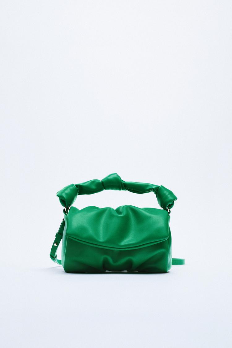 En dos colores y por 19,95 euros: la exitosa bandolera mini de Zara 8 Moncloa 6372810030 6 1 1 Moncloa