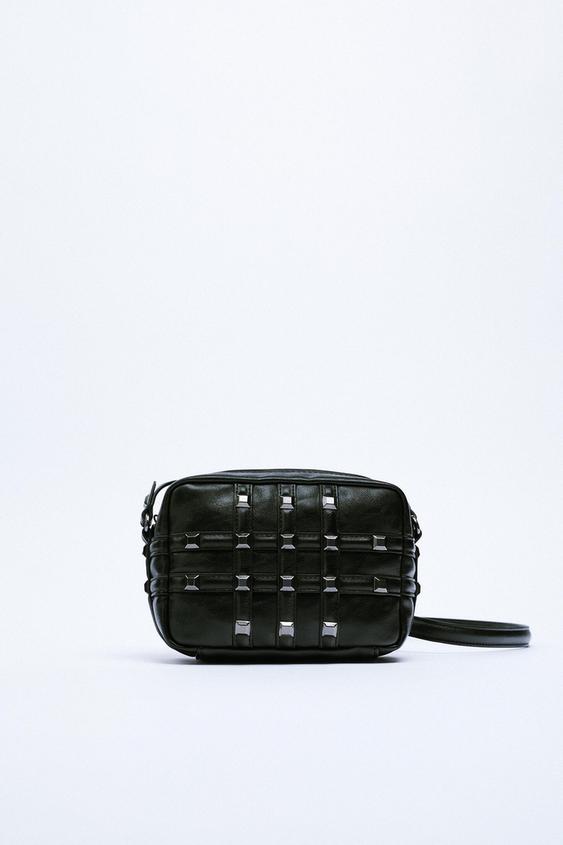 BOLSO BANDOLERA TACHAS - Negro | ZARA España