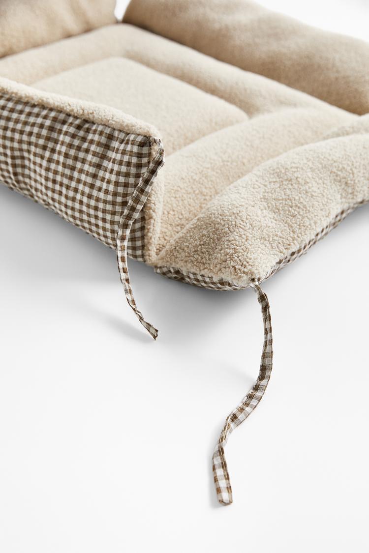 Image 3 of GINGHAM CHECK PET COLLECTION BED from Zara