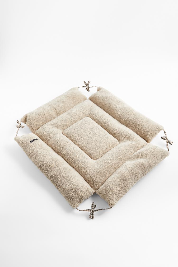 Image 4 of GINGHAM CHECK PET COLLECTION BED from Zara