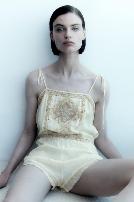 Imagen 0 de MONO CORTO ENCAJE de Zara