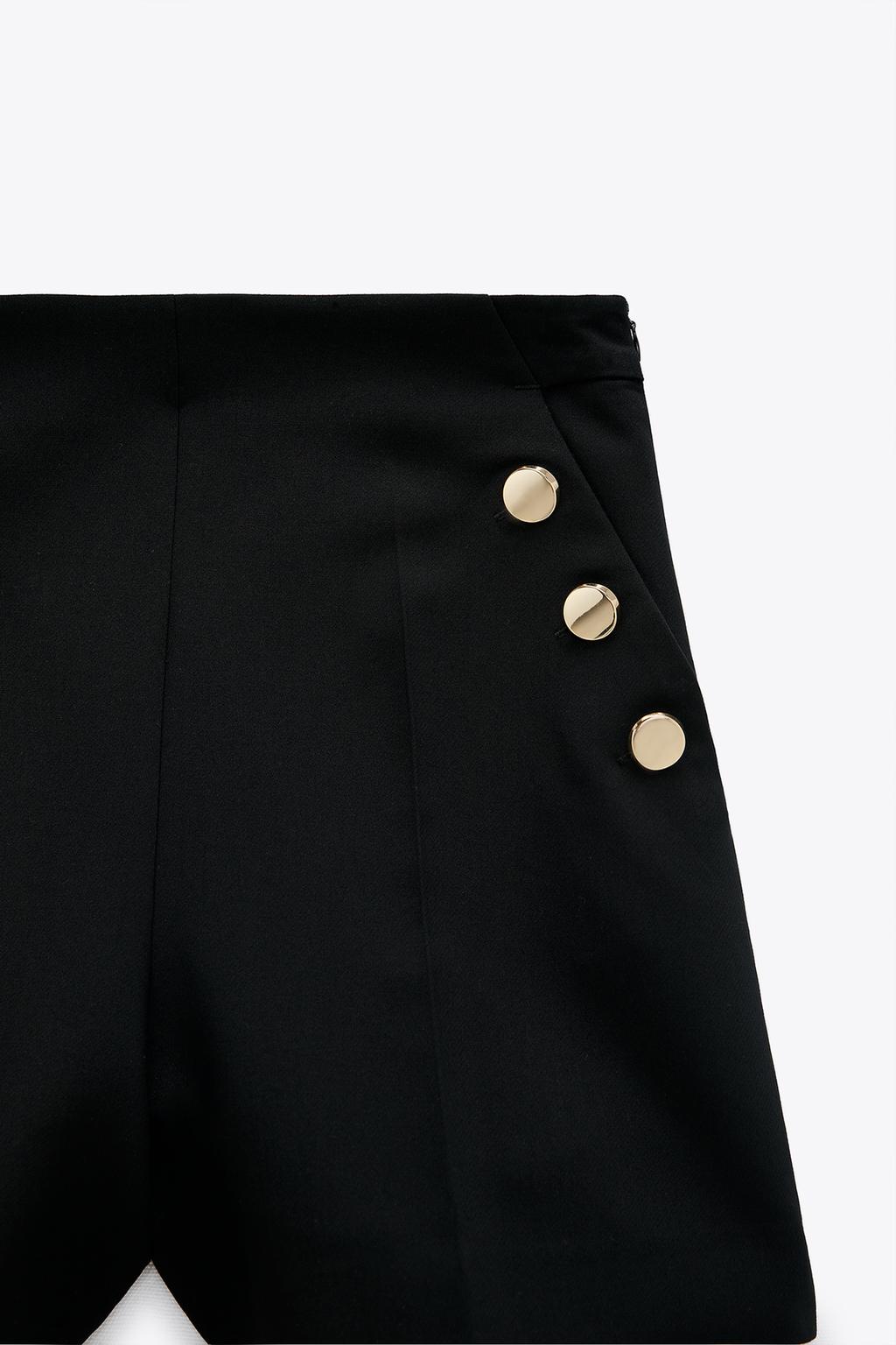 SHORTS WITH BUTTONS