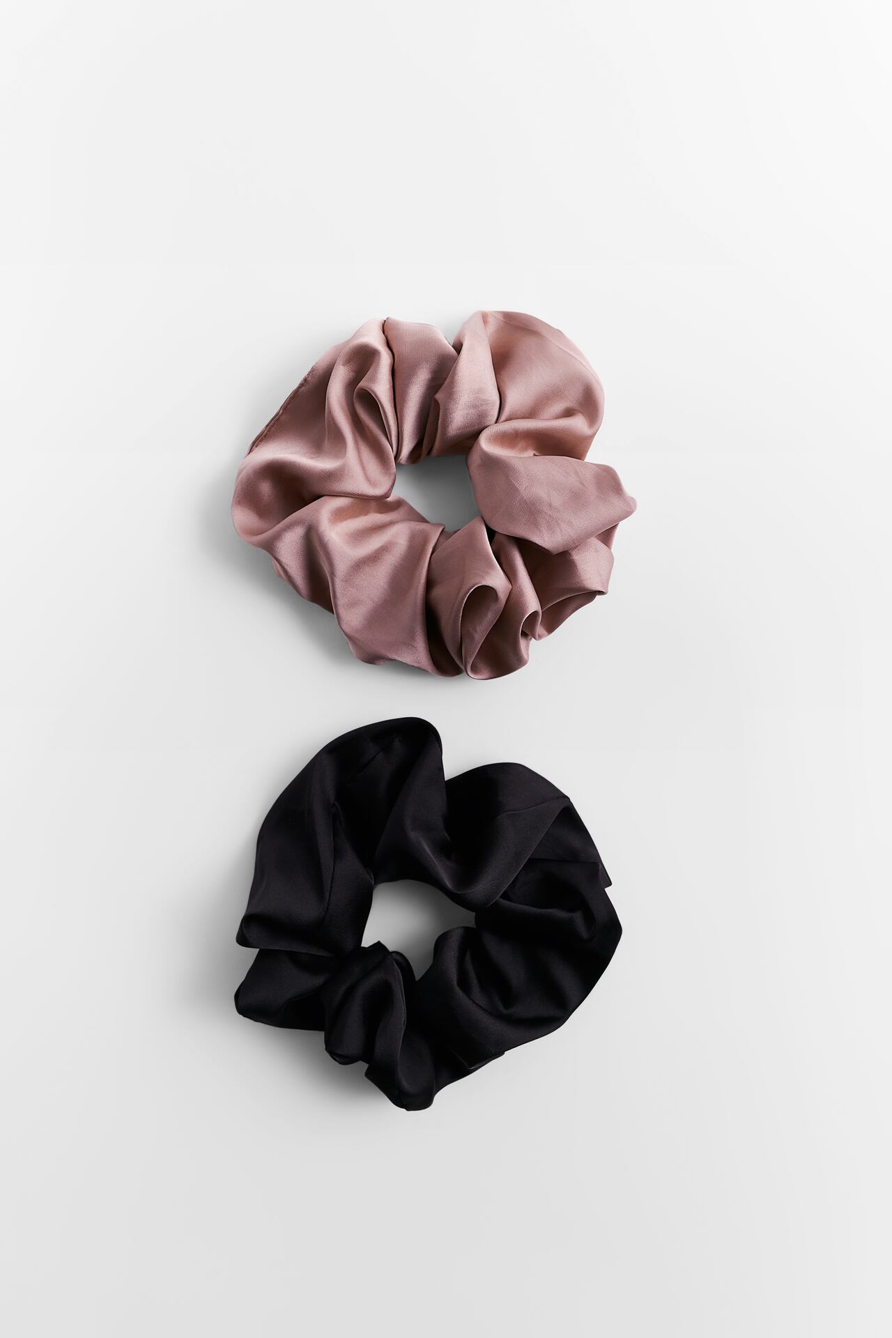 Image 1 of PACK OF SATIN SCRUNCHIES from Zara