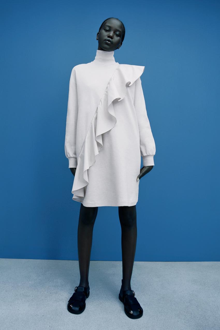 תמונה 0 של שמלת מיני עם קפלים מZARA