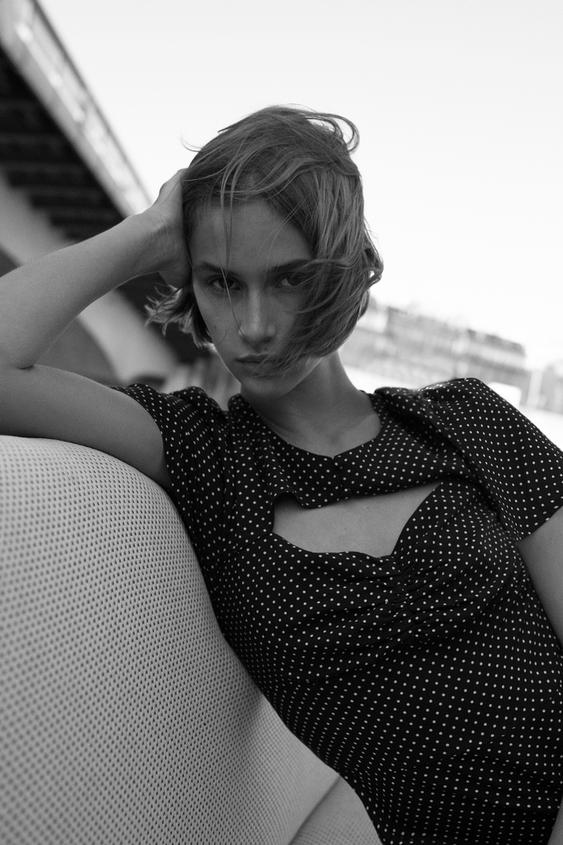 ドットプリント カットアウトワンピース Zara Japan 日本 ドットプリント カットアウトワンピース Zara Japan 日本
