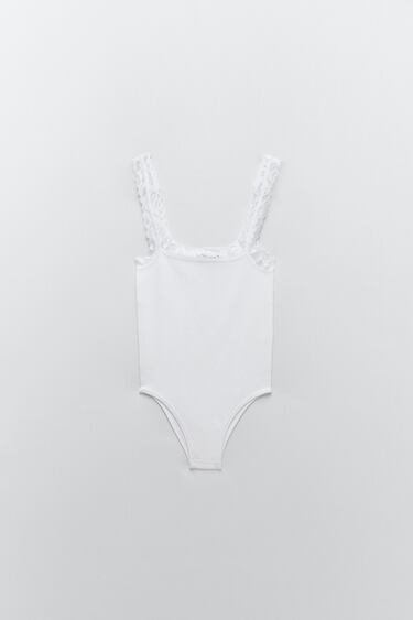 SEAMLESS BODYSUIT WITH LACE TRIM