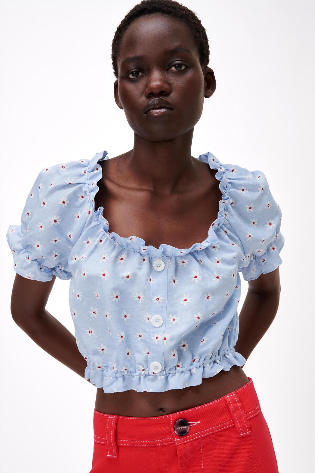 Zara: el top estampado por 5,99 euros y otras prendas rebajadas un 70% 2 Merca2.es Zara