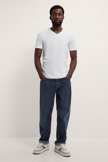 BASIC SLIM FIT T-SHIRT WITH V-NECK - White | ZARA Australia
