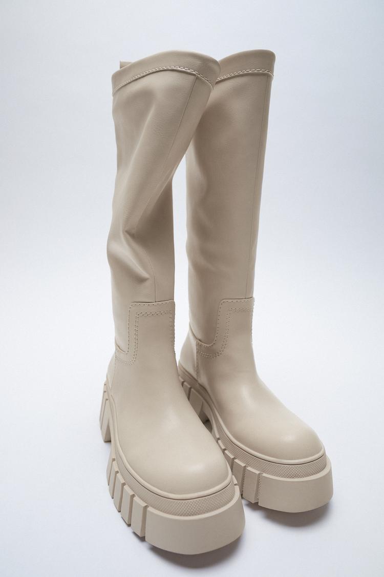 BOTA ALTA PLANA PIEL - Negro | ZARA Chile
