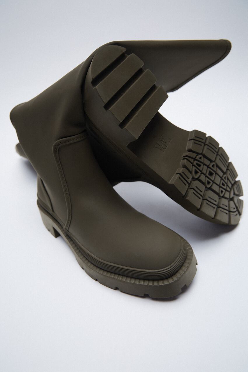 Image 1 of RUBBERISED FLAT BOOTS from Zara