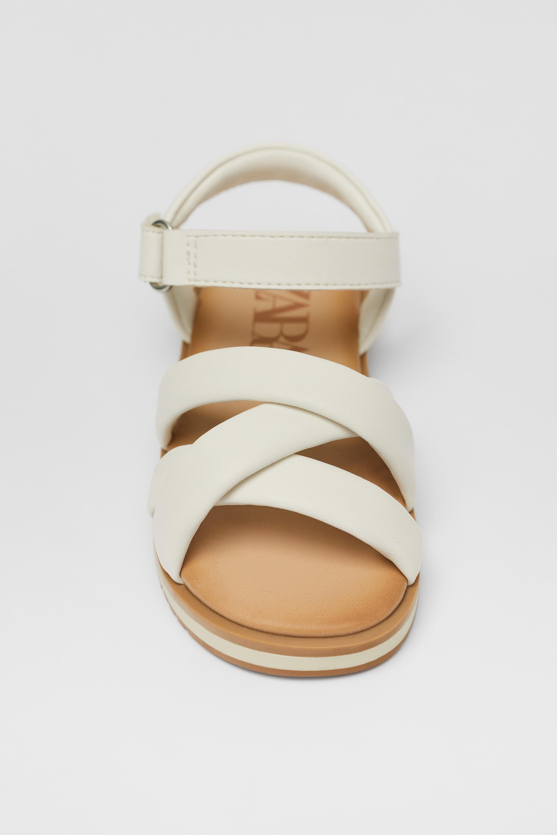 Compre Sandália Baixa Acolchoada Metalizada Zara Online