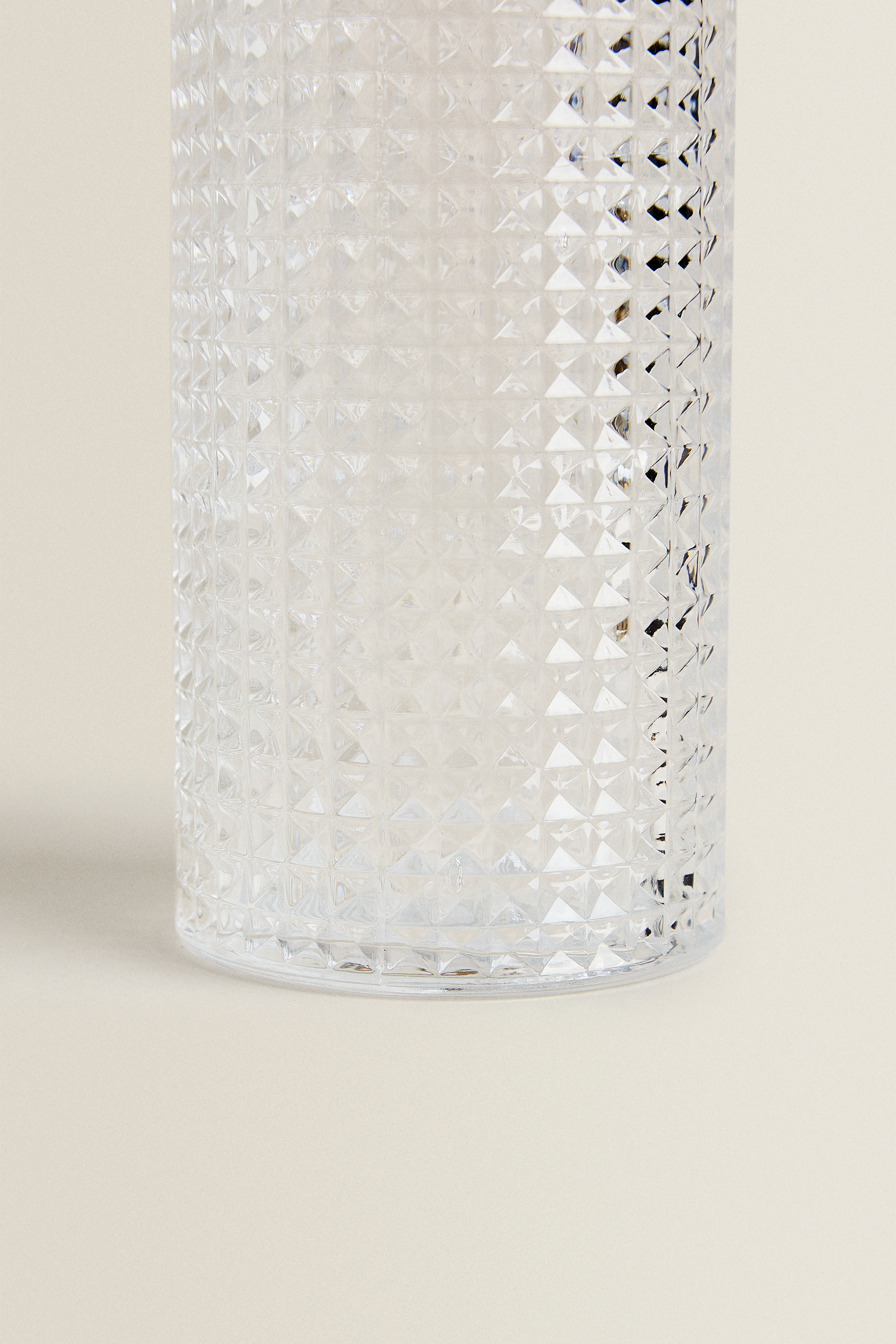 GLASS BOTTLE WITH RELIEF DESIGN