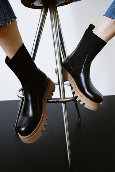 FLAT LEATHER ANKLE BOOTS WITH TRACK SOLES