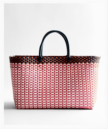 Image 0 of WOVEN MAXI BASKET BAG from Zara