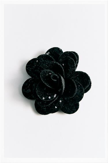 FLOWER BROOCH WITH SEQUINS