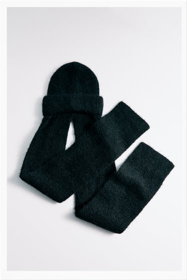 Image 0 of SYNTHETIC WOOL AND ALPACA BEANIE SCARF from Zara