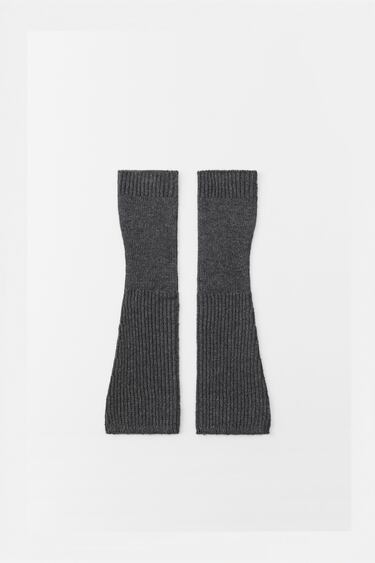 Image 0 of SYNTHETIC WOOL MITTENS from Zara
