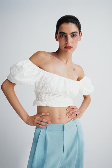 Image 0 of CROP TOP WITH PUFF SLEEVES from Zara