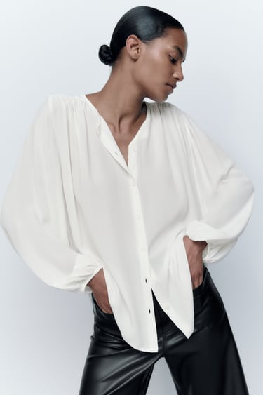 Image 0 of FLOWING BLOUSE WITH GATHERED DETAIL from Zara