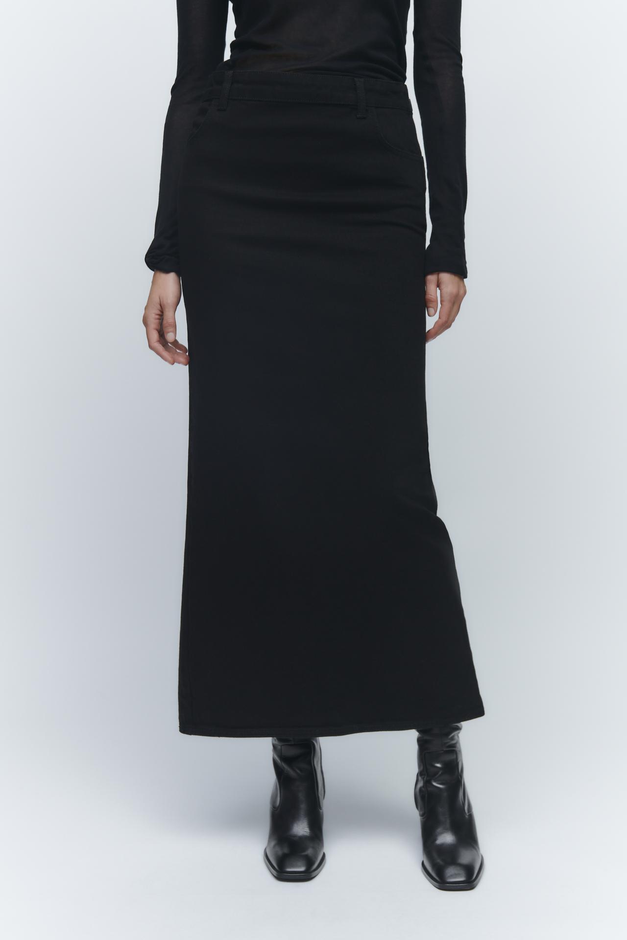 Zara black denim High-waist maxi skirt with stretch. It has front pockets, belt loops a slit at the back of the hem and Invisible side zip fastening.