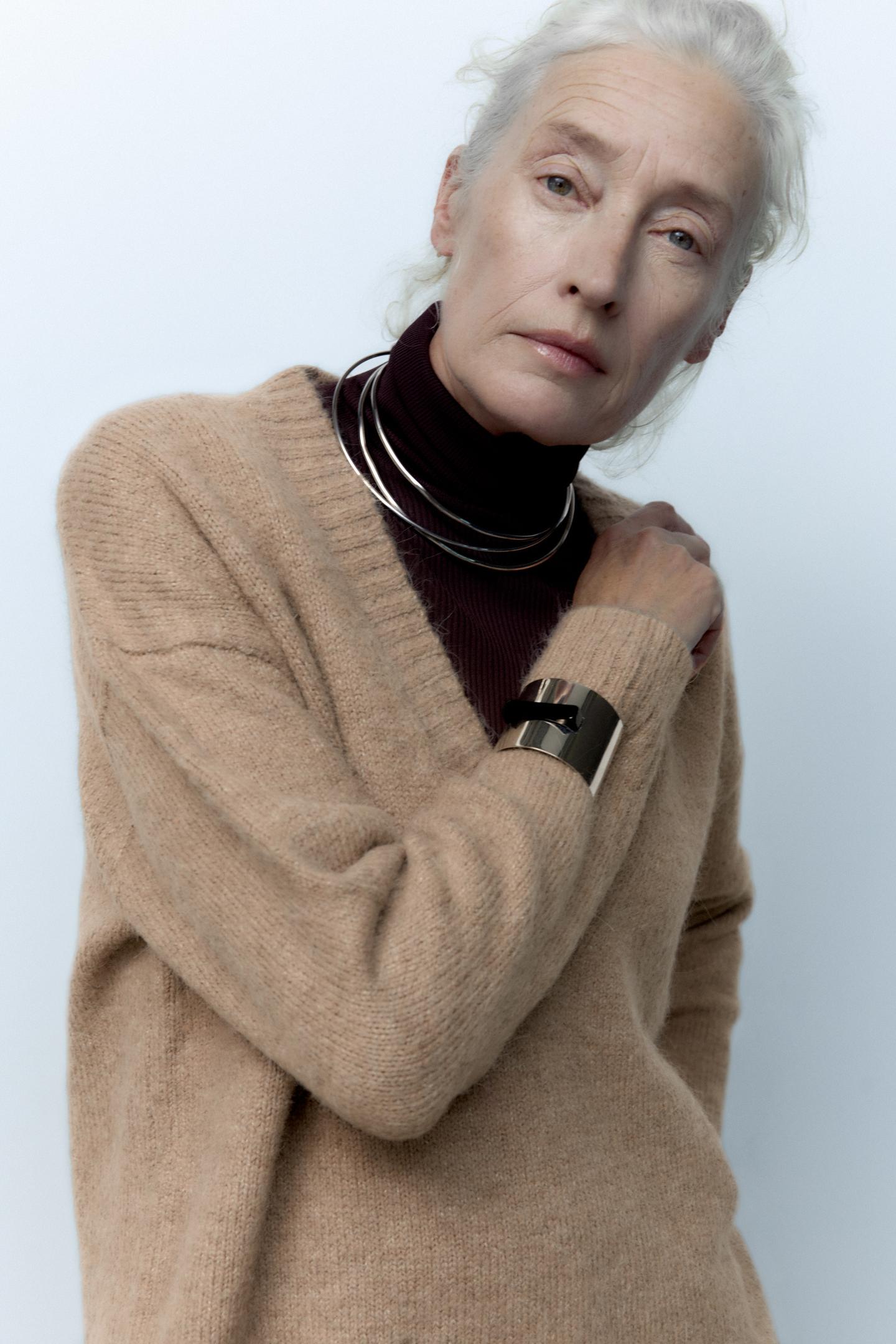 OVERSIZE KNIT V-NECK SWEATER