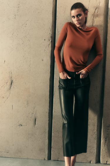 изображение 0 из Топ из тонкого трикотажа от Zara