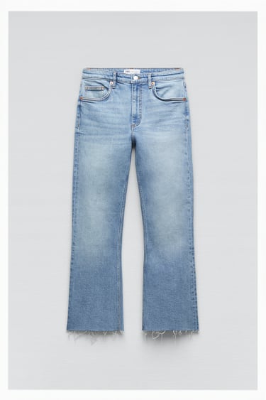 Image 0 of CROPPED FLARE JEANS from Zara