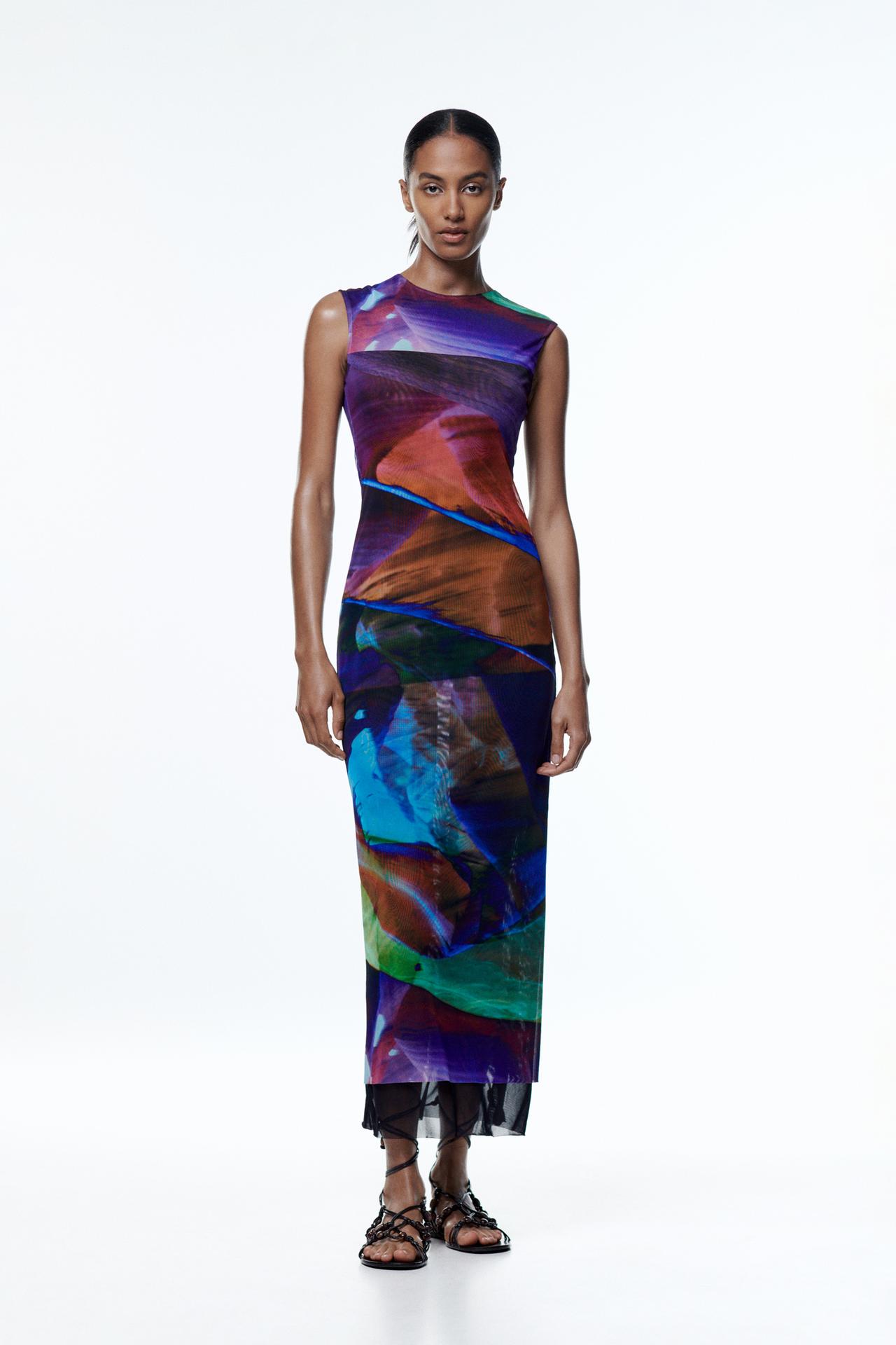 Zara purple abstract printed long sleeveless dress with a round neckline. Inner lining. form-fitting.