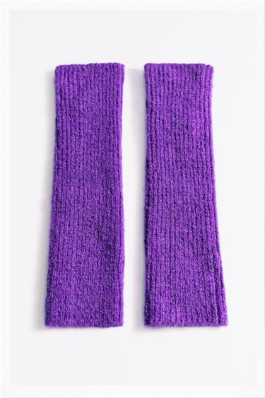 Image 0 of RIBBED KNIT MITTENS from Zara