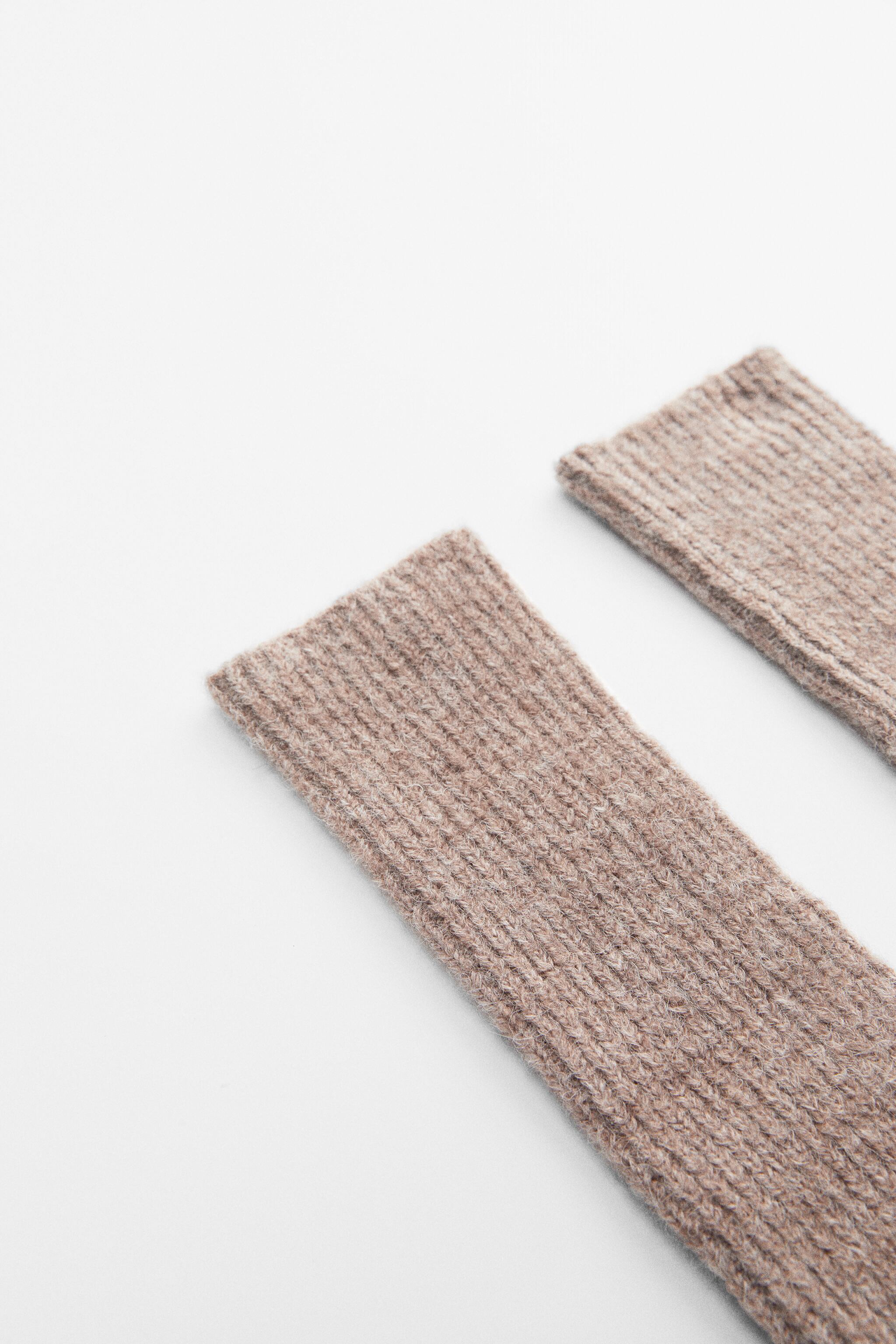 RIBBED KNIT MITTENS