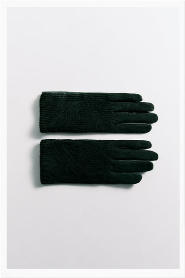 Image 0 of CONTRASTING KNIT GLOVES from Zara