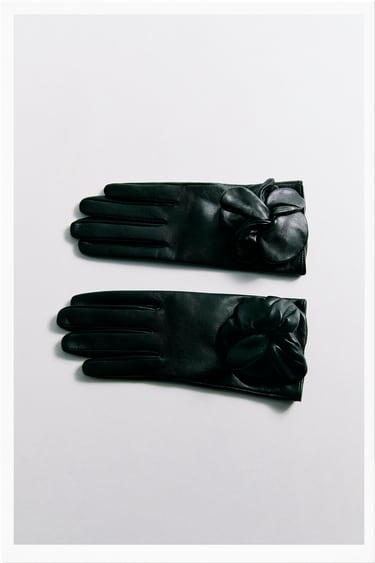Image 0 of LEATHER GLOVES WITH FLOWER from Zara