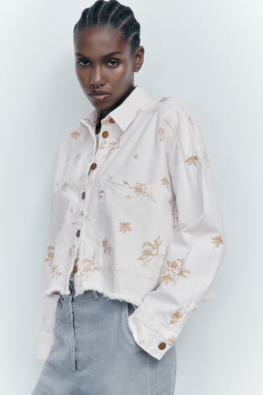 ภาพ 0 จาก เสื้อคลุมปักลายสีตัด จาก Zara