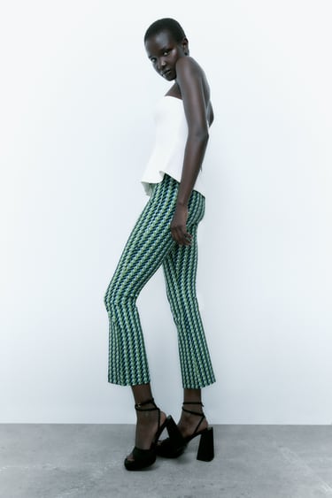 Image 0 of GEOMETRIC PRINT MINI FLARE LEGGINGS from Zara