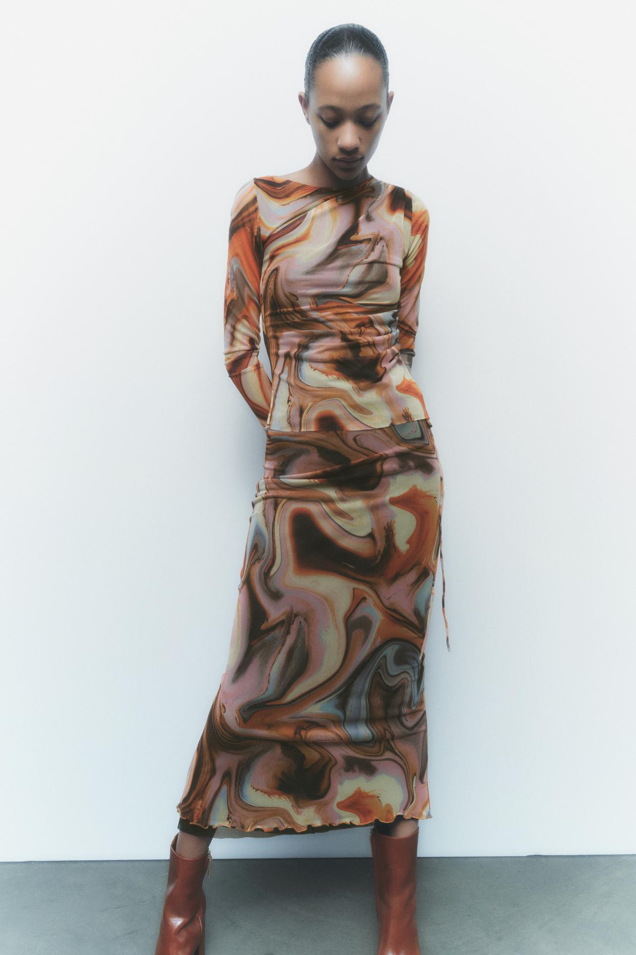 Zara maxi skirt in brown blue abstract swirl print perfect for the maxi skirt trend 2022.