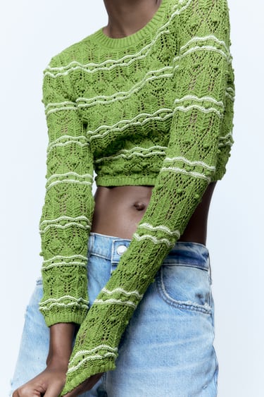 Image 0 of TEXTURED CROPPED KNIT SWEATER from Zara