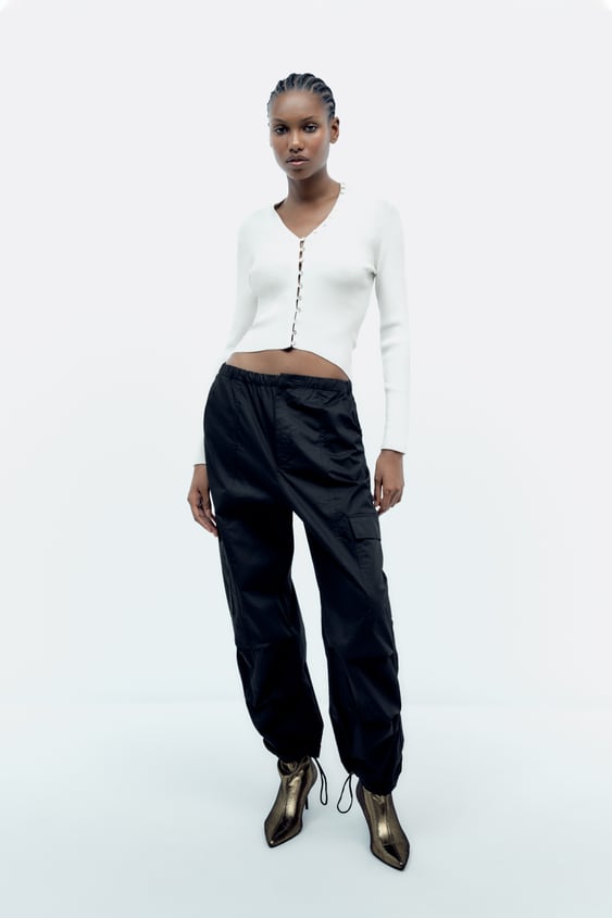 <em>Parachute pants</em> azul, da Zara