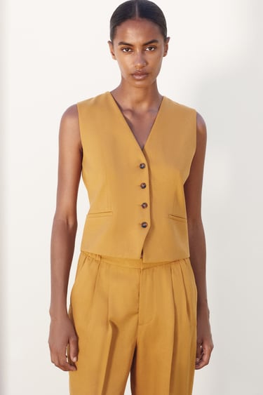 Image 0 of CLASSIC POCKETED VEST from Zara