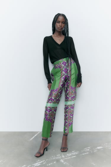 Image 0 of PRINTED CROPPED TROUSERS from Zara