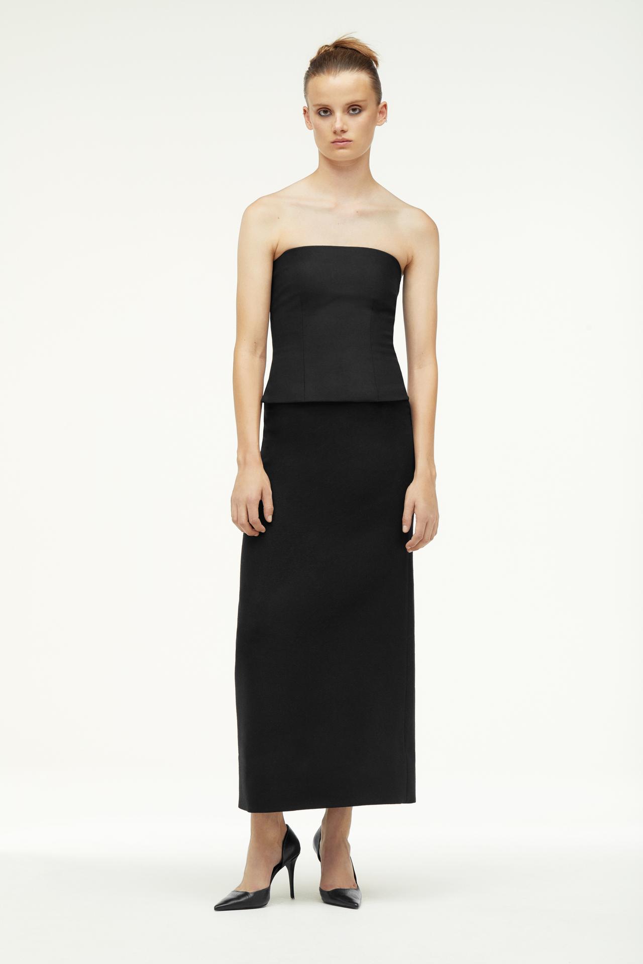 Zara x Narcisco Rodriguez High-waist long black maxi skirt made of a wool blend. Slit at the back of the hem. Invisible side zip fastening.