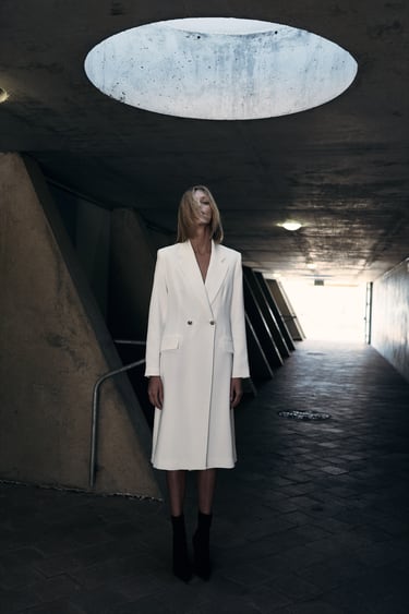 Image 0 of DOUBLE-BREASTED COAT WITH FLAP POCKETS from Zara