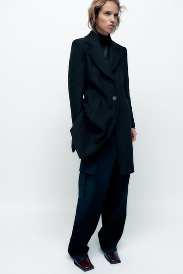 Image 0 of WOOL BLEND FITTED COAT from Zara