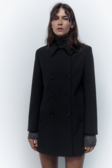 Image 0 of SHORT DOUBLE-BREASTED COAT from Zara