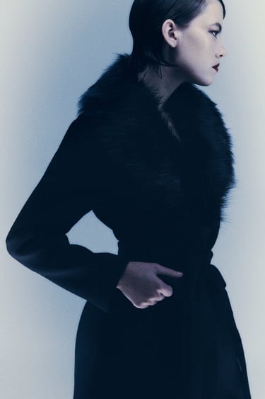 ภาพ 0 จาก WOOL BLEND COAT WITH FAUX FUR COLLAR จาก Zara