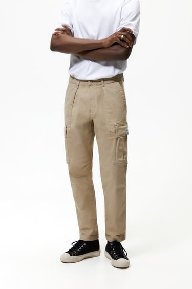 Image 0 of RELAXED FIT CARGO PANTS from Zara