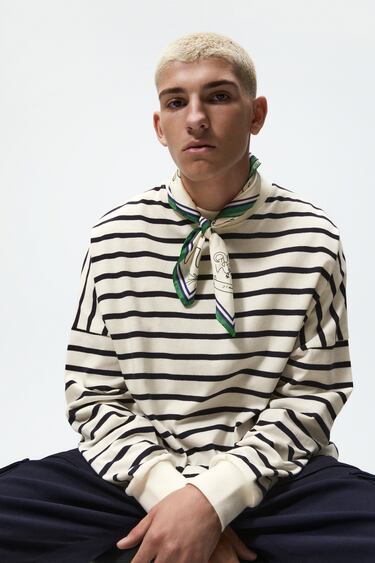 Image 0 of STRIPED OVERSIZE T-SHIRT from Zara