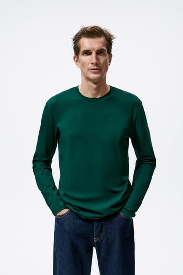 Image 0 of SLIM FIT LONG SLEEVE T-SHIRT from Zara