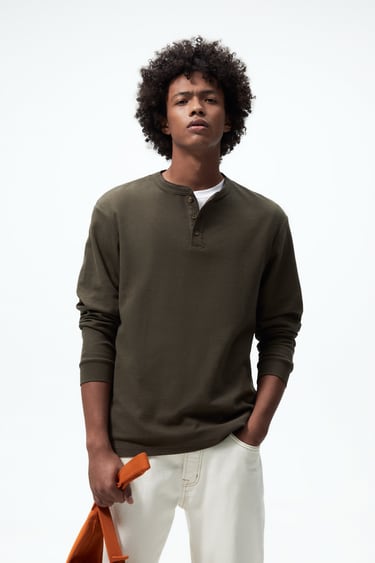 Image 0 of T-SHIRT WITH BUTTONED NECK from Zara